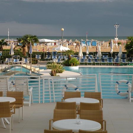 Majestic Beach Hotel & Wellness Бібіоне Екстер'єр фото
