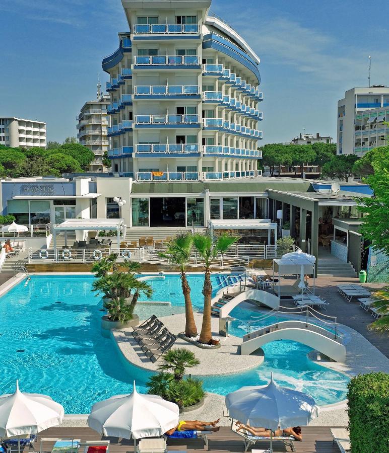 Majestic Beach Hotel & Wellness Бібіоне Екстер'єр фото