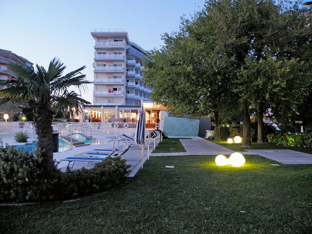 Majestic Beach Hotel & Wellness Бібіоне Екстер'єр фото