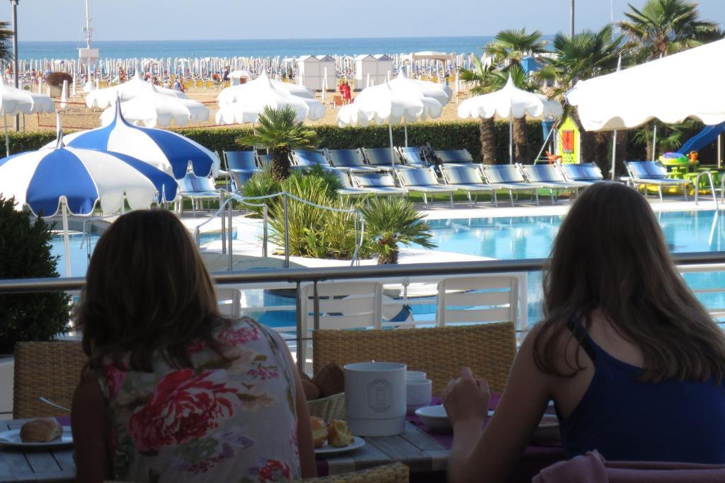 Majestic Beach Hotel & Wellness Бібіоне Екстер'єр фото