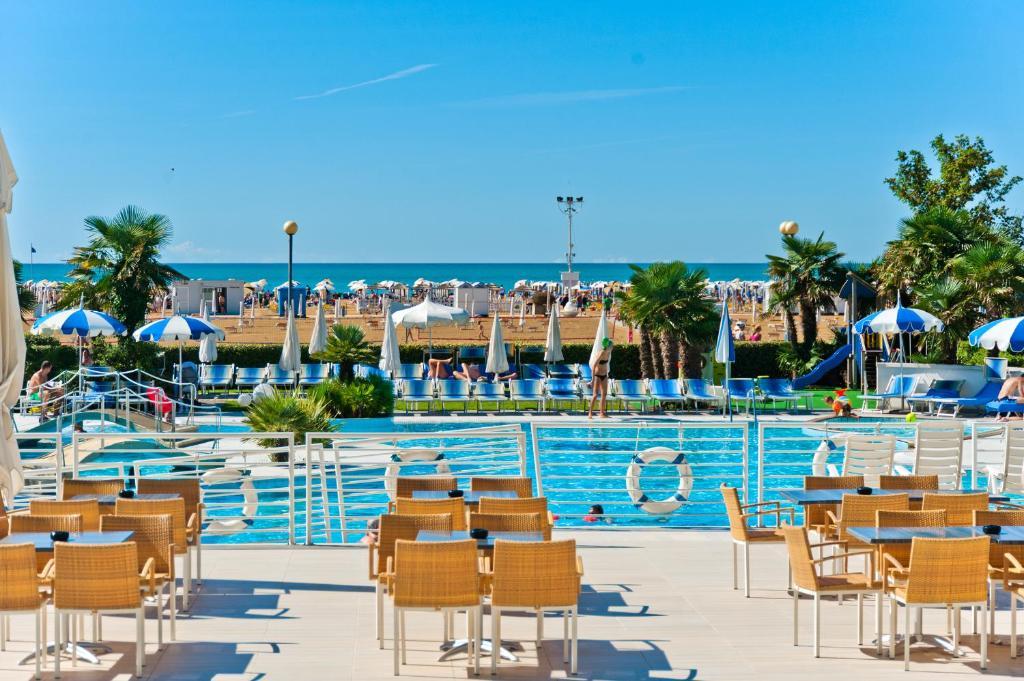 Majestic Beach Hotel & Wellness Бібіоне Екстер'єр фото
