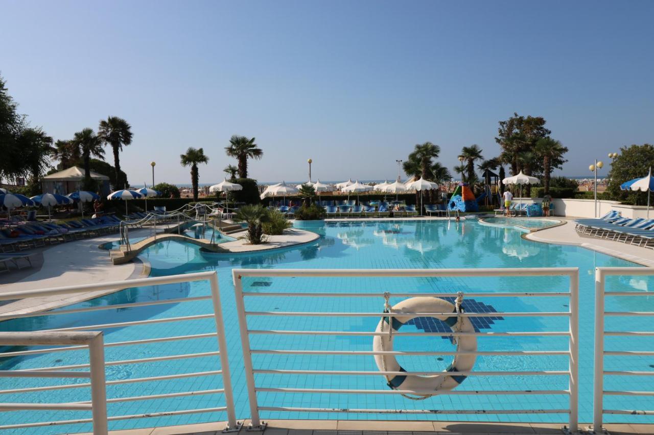 Majestic Beach Hotel & Wellness Бібіоне Екстер'єр фото